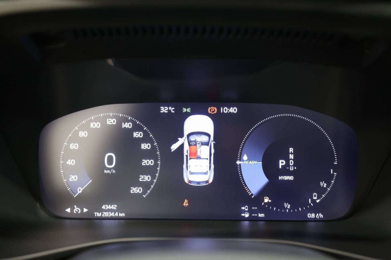 VOLVO XC40 8