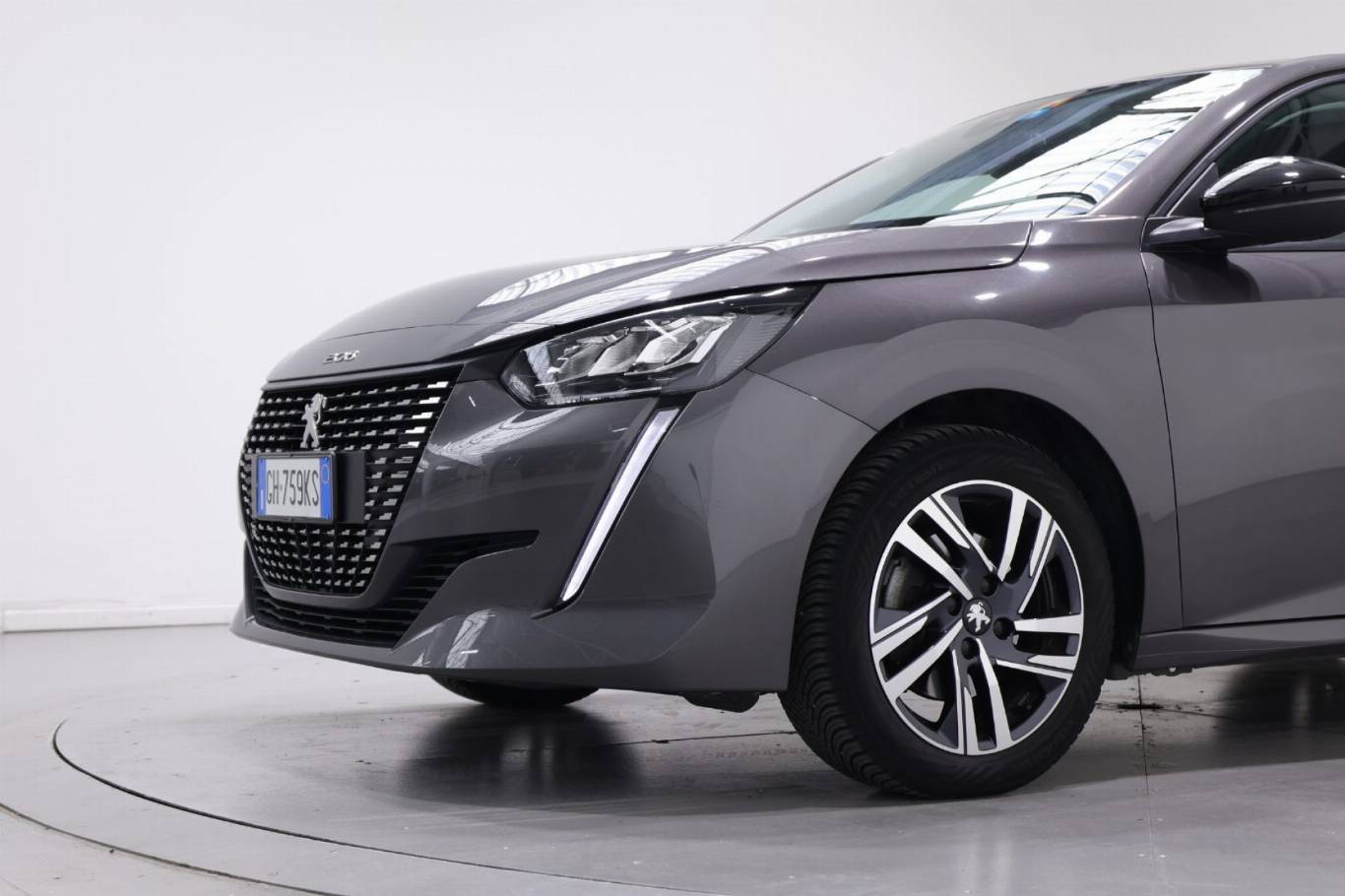 PEUGEOT 208 10