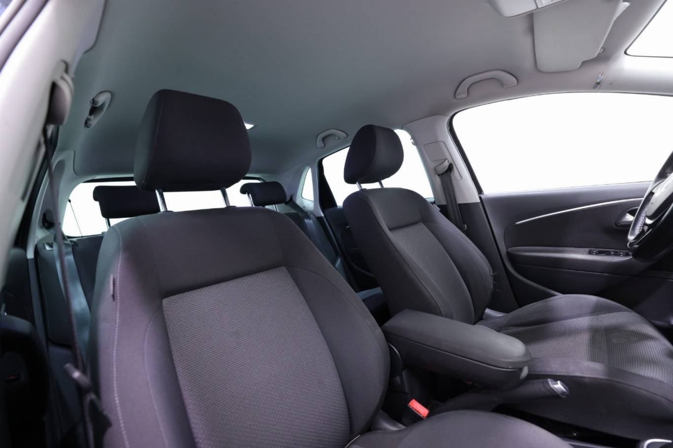 VOLKSWAGEN Polo 41