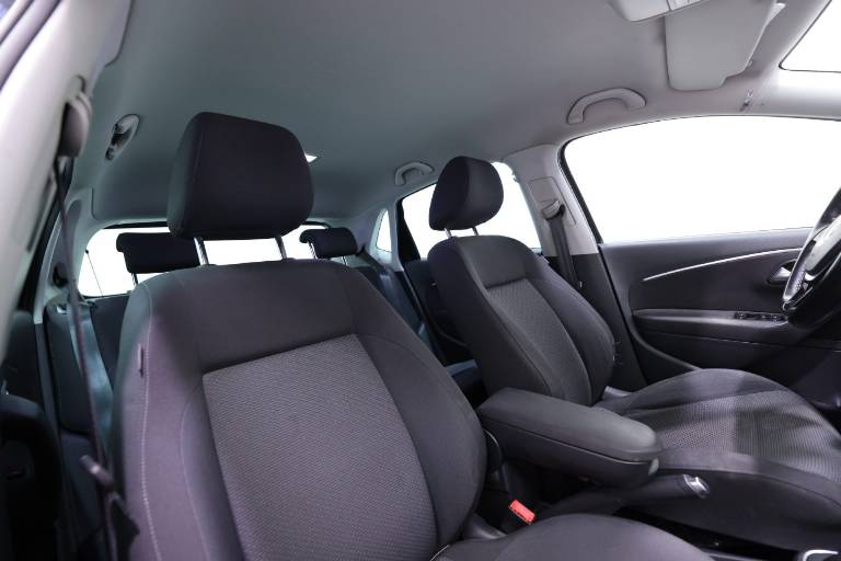 VOLKSWAGEN Polo 41