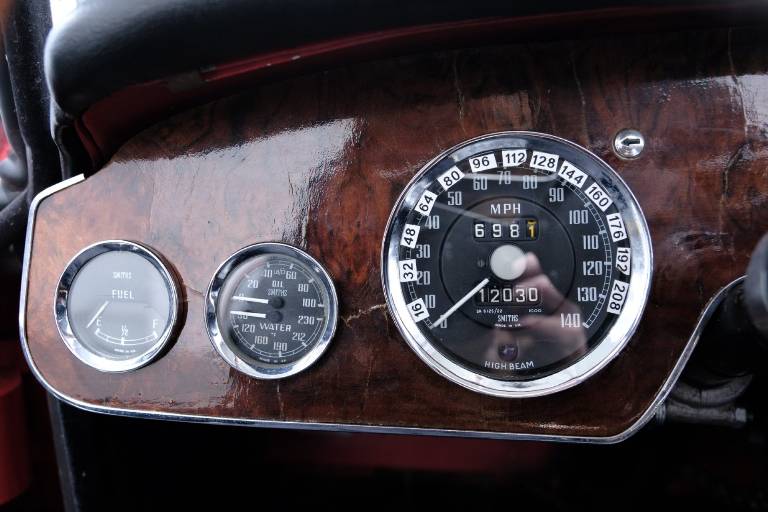 AUSTIN Healey 8