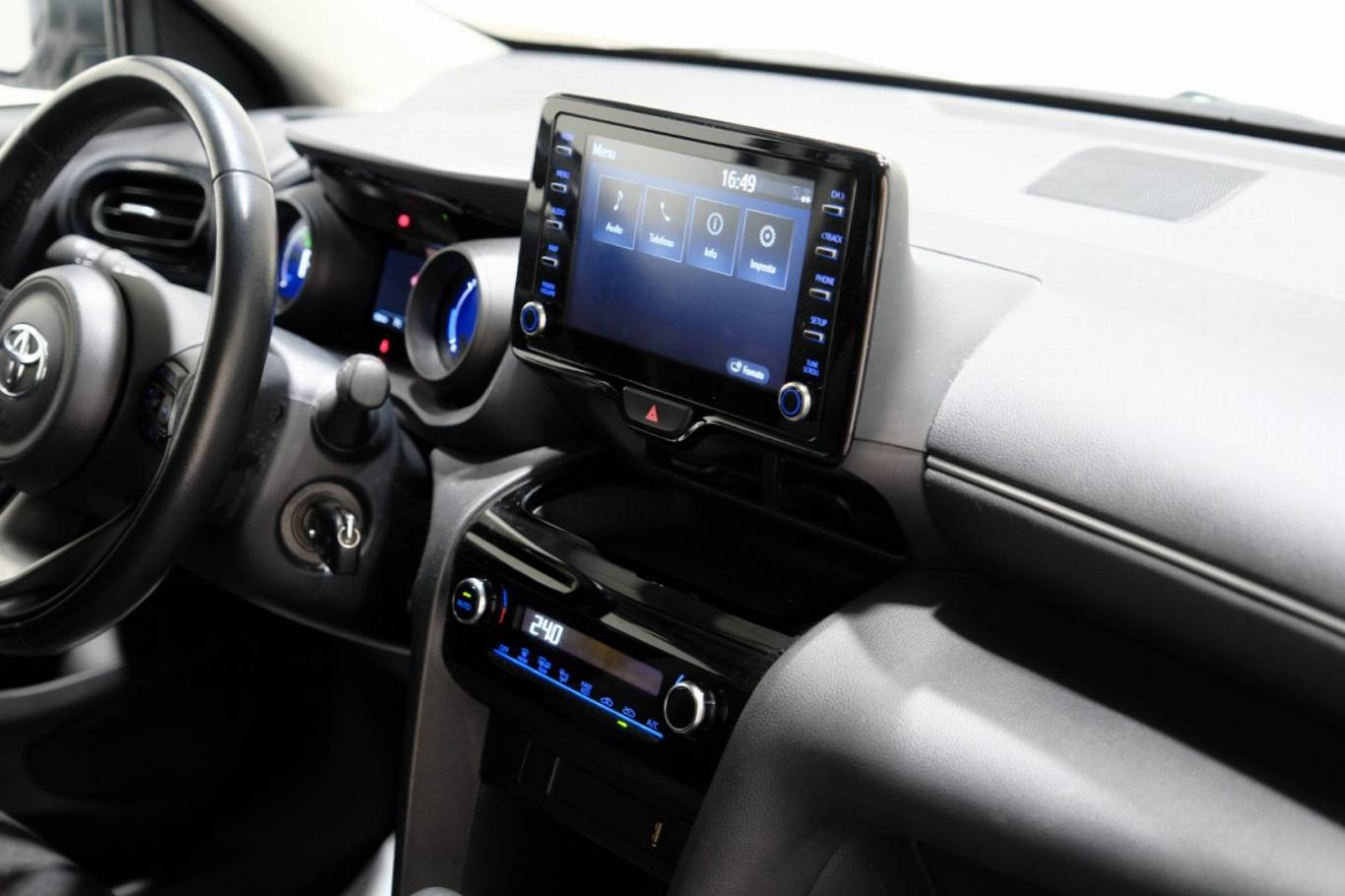 TOYOTA Yaris Cross 51