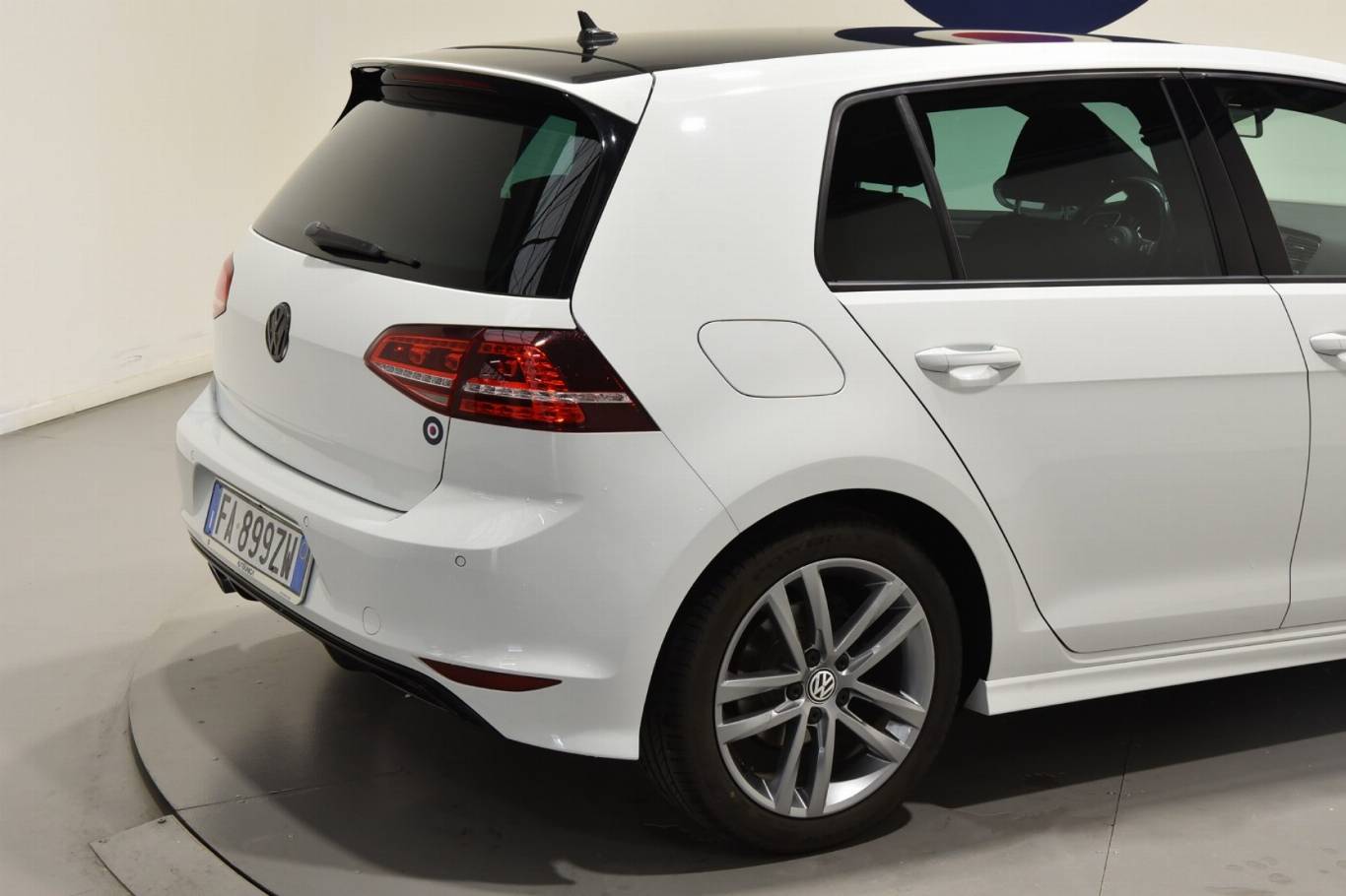 VOLKSWAGEN Golf 22