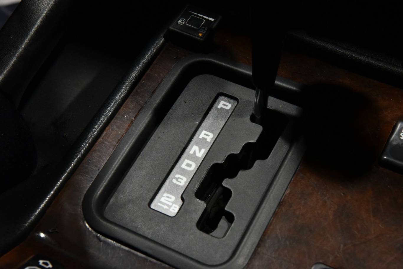 MERCEDES-BENZ G 320 10