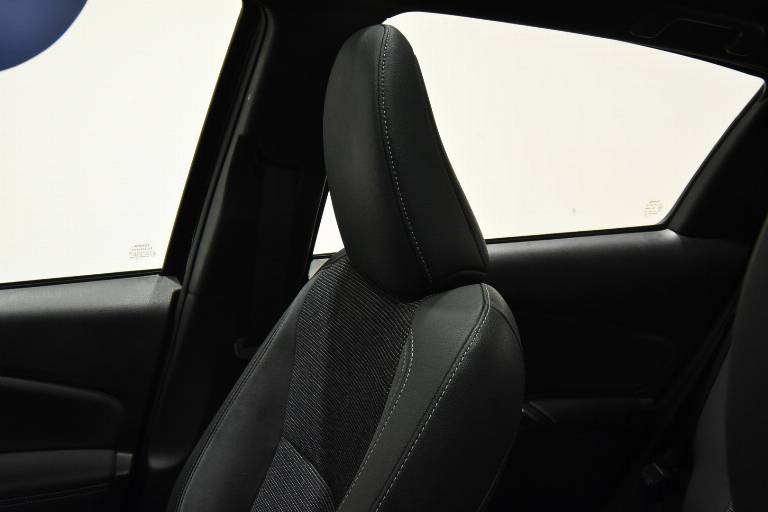 TOYOTA Yaris 5