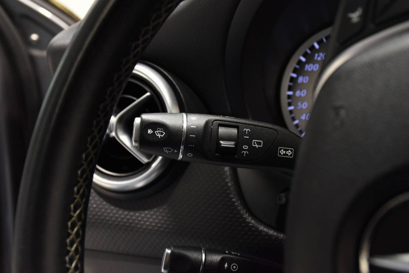 MERCEDES-BENZ A 180 19