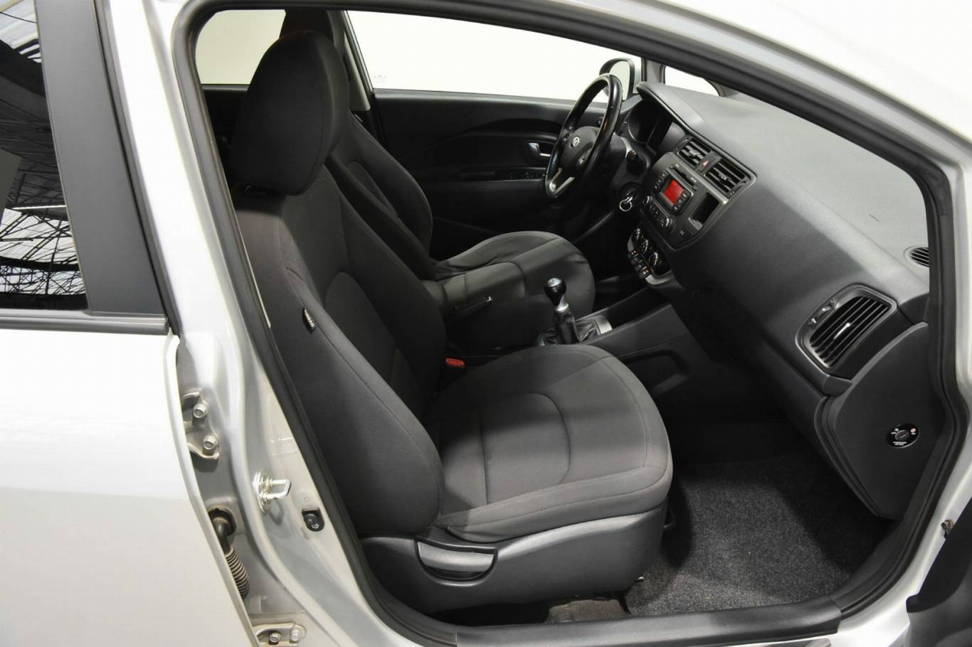 KIA Rio 33
