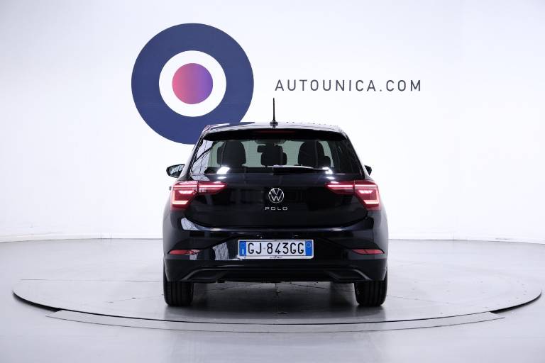 VOLKSWAGEN Polo 16