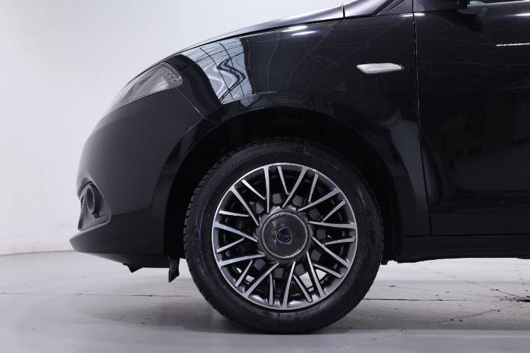 LANCIA Ypsilon 17