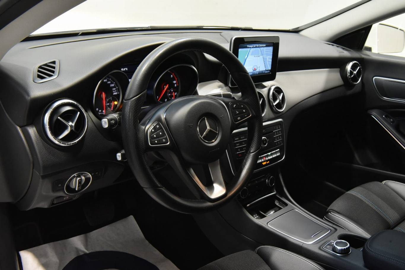 MERCEDES-BENZ CLA 180 3