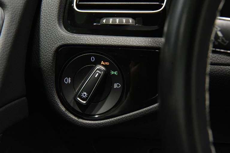 VOLKSWAGEN Golf 37