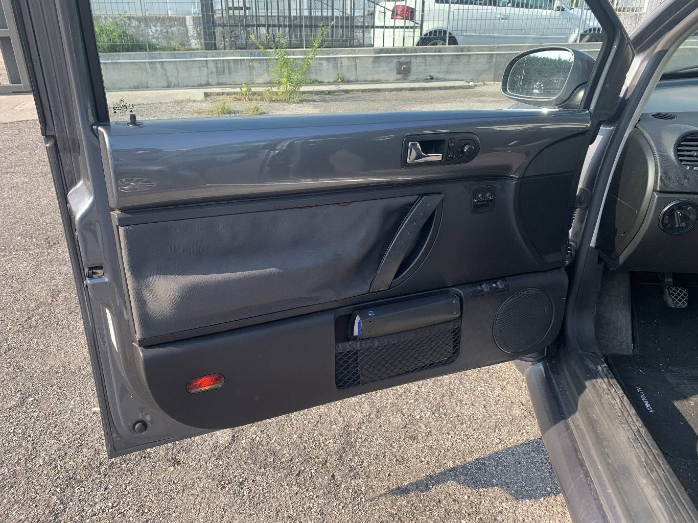 VOLKSWAGEN New Beetle 13