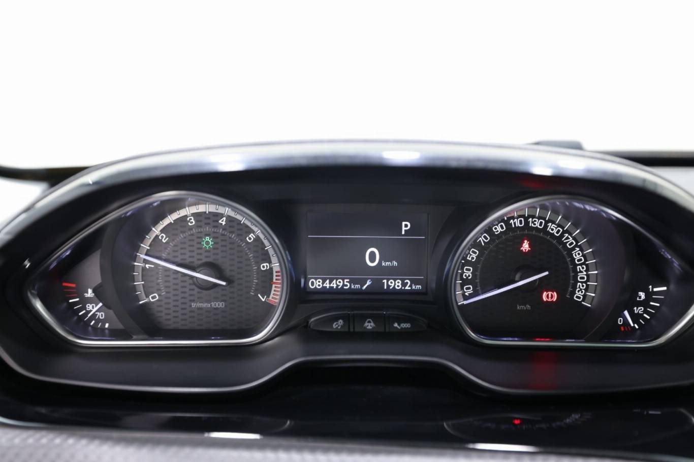 PEUGEOT 2008 8