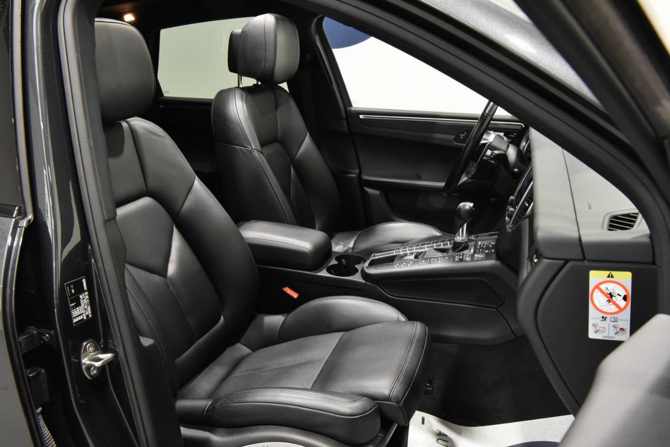 PORSCHE Macan 21