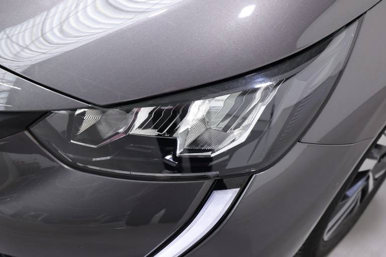 PEUGEOT 208 40