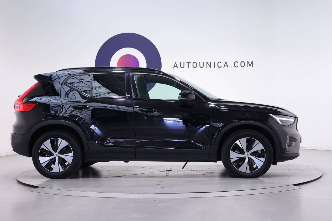 VOLVO XC40 4