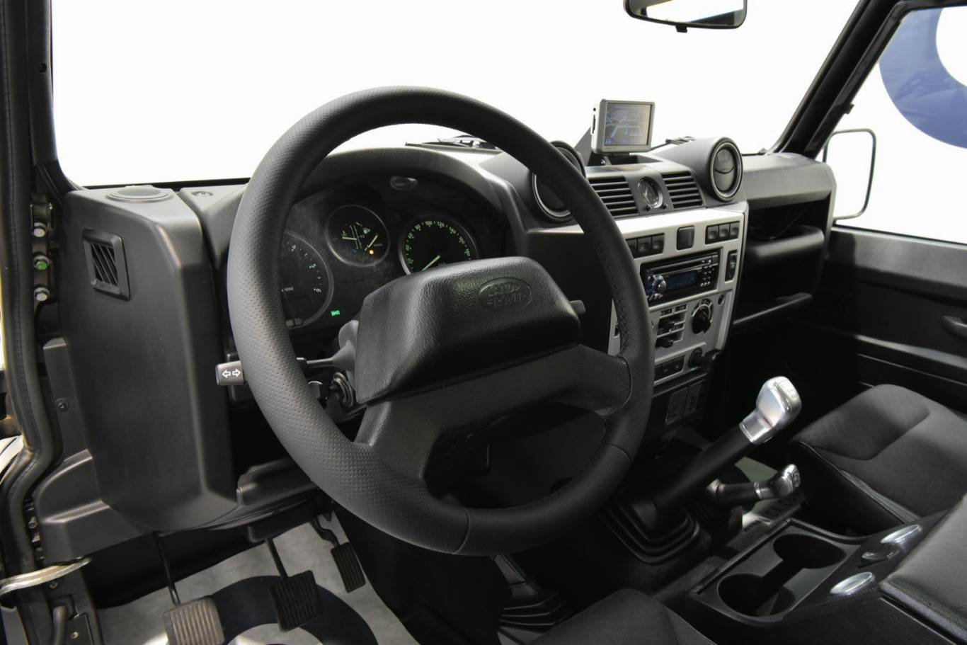 LAND ROVER Defender 3