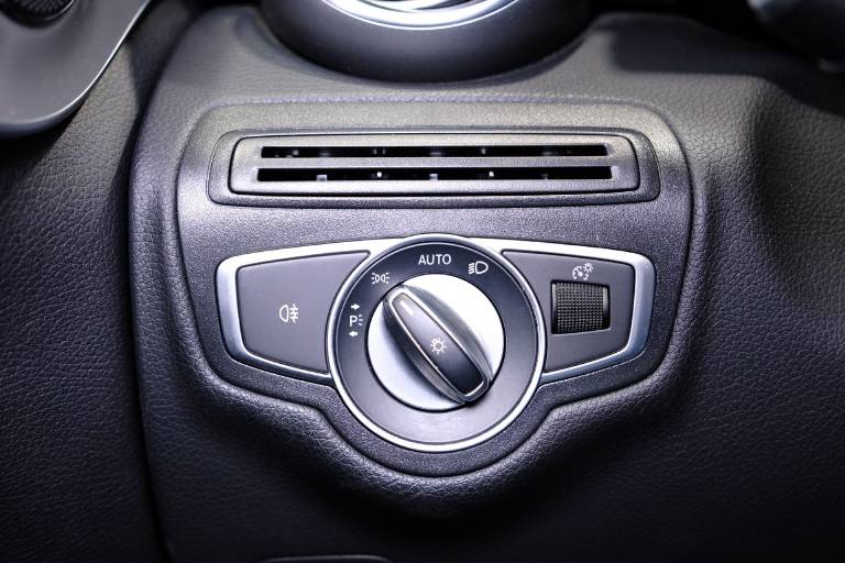 MERCEDES-BENZ C 220 32