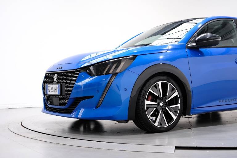 PEUGEOT 208 12