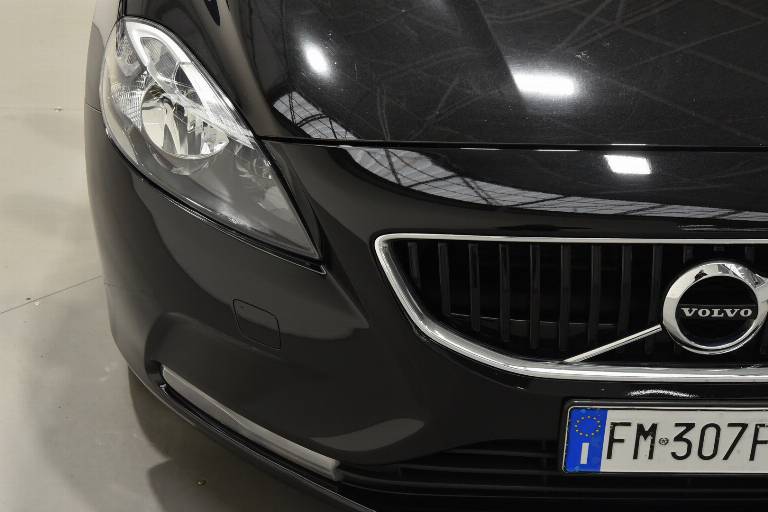 VOLVO V40 15