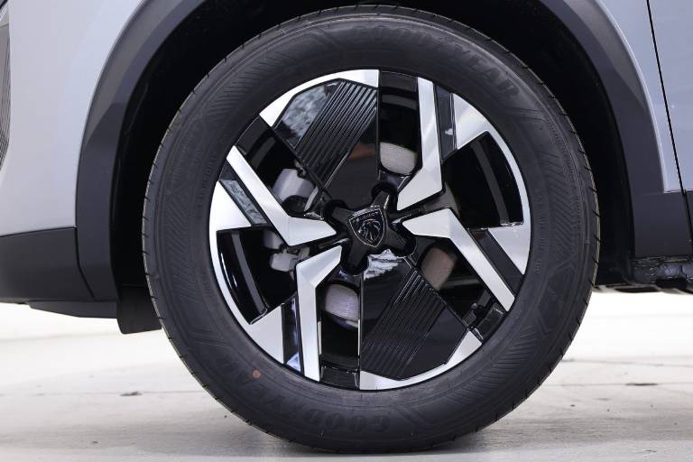 PEUGEOT 2008 13
