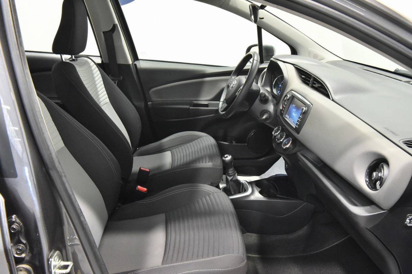 TOYOTA Yaris 21