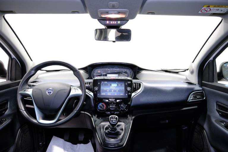 LANCIA Ypsilon 9
