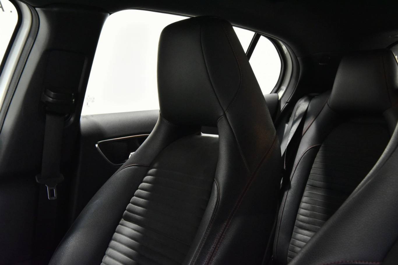 MERCEDES-BENZ GLA 200 41