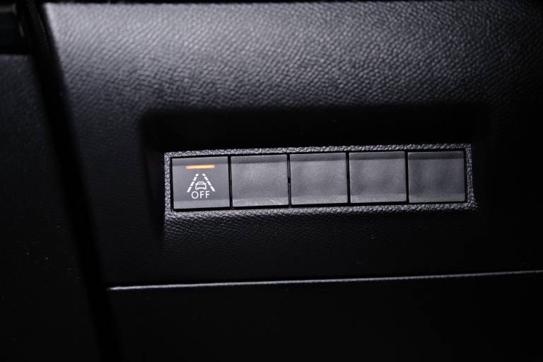 PEUGEOT 208 33