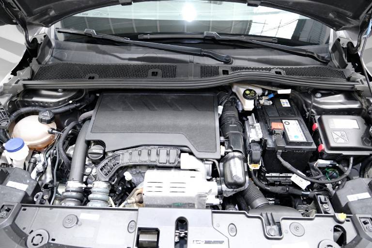 PEUGEOT 208 75