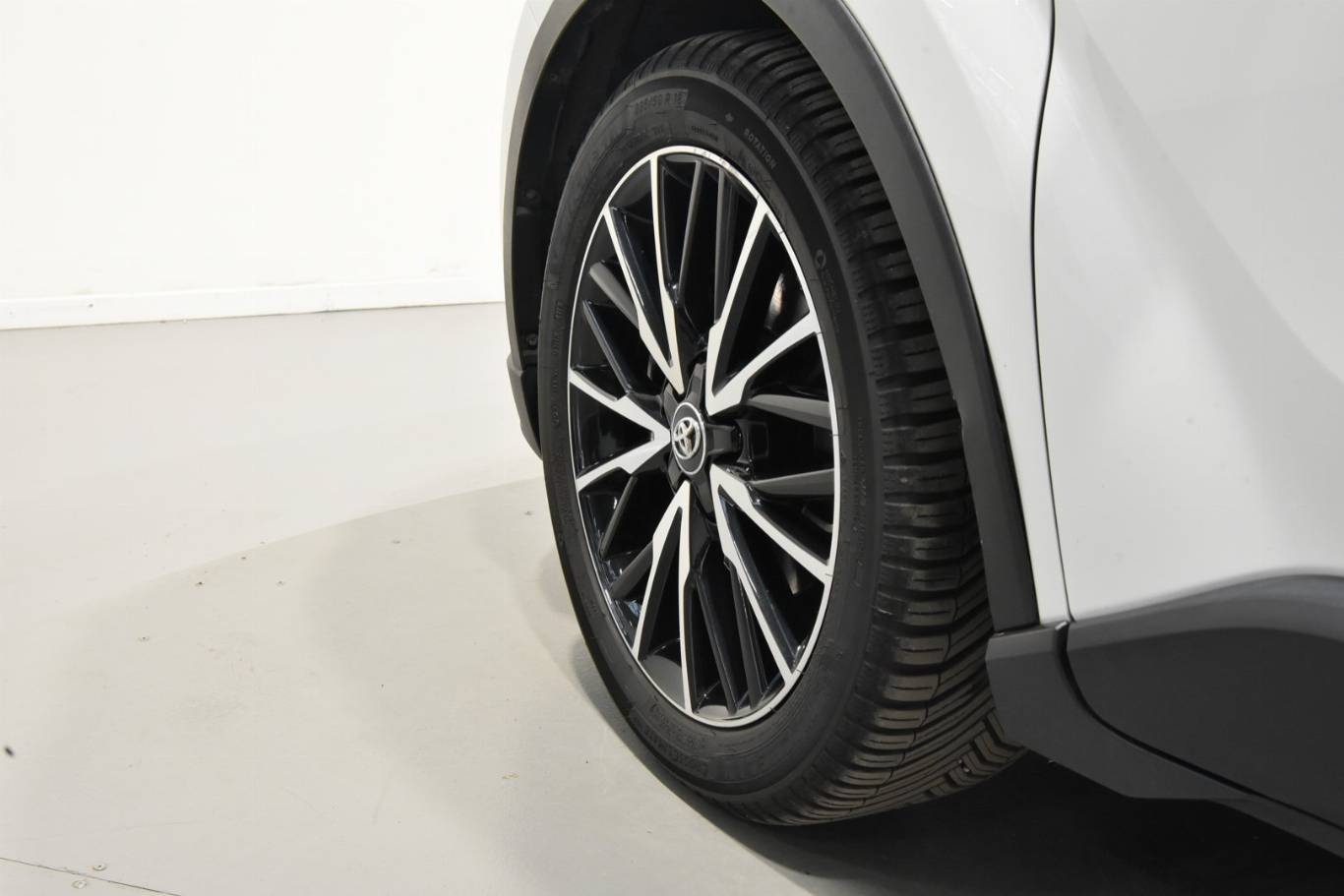 TOYOTA C-HR 9