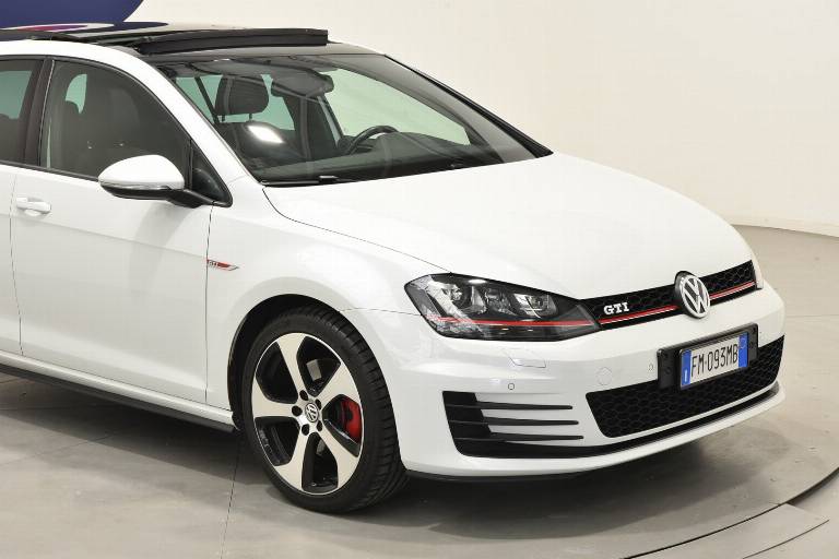 VOLKSWAGEN Golf GTI 16