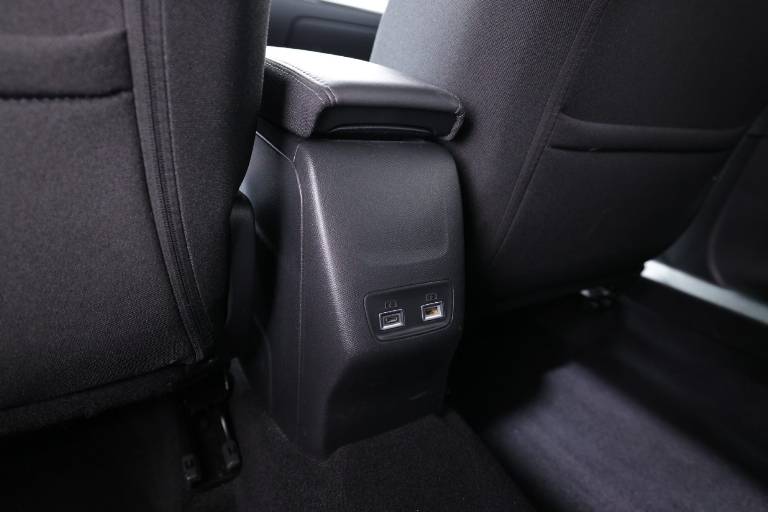 PEUGEOT 2008 36