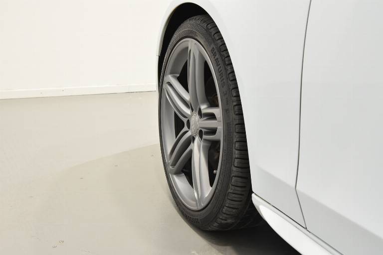 AUDI A4 9