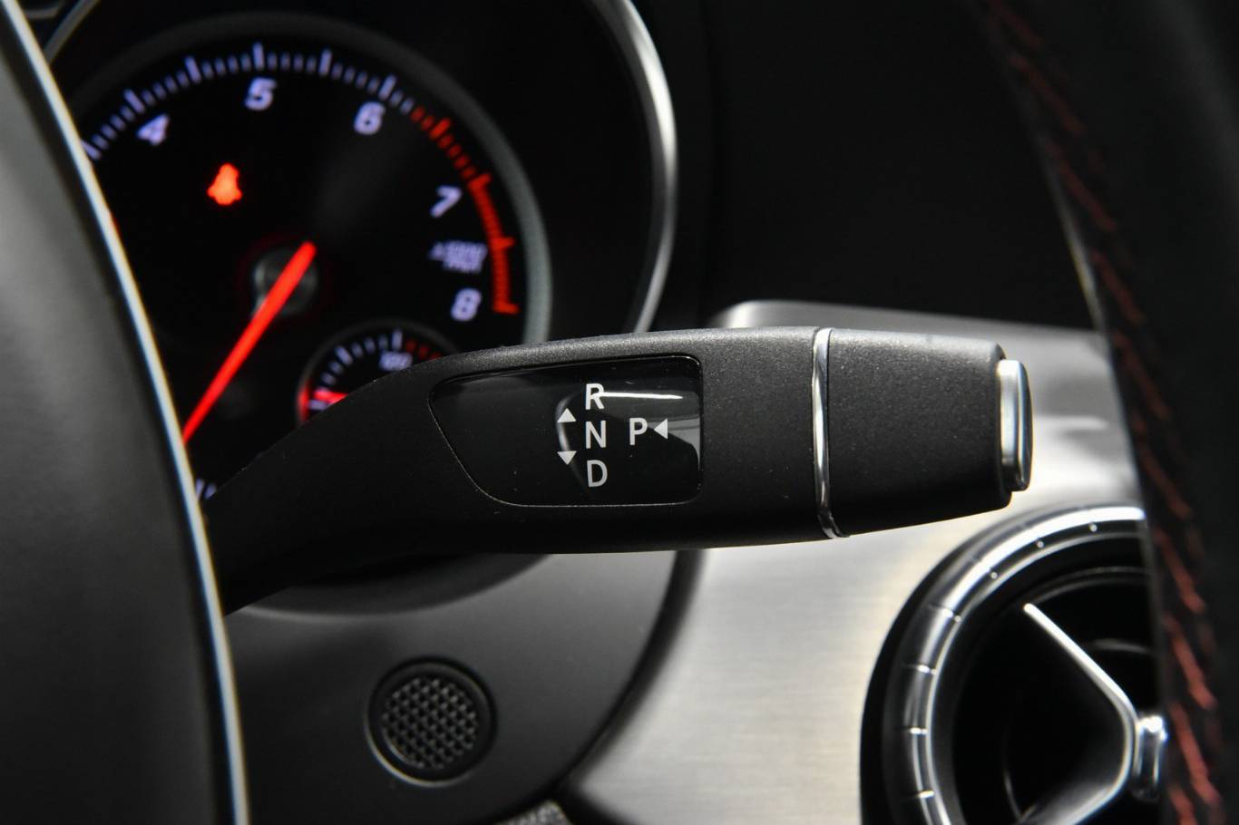 MERCEDES-BENZ CLA 180 10