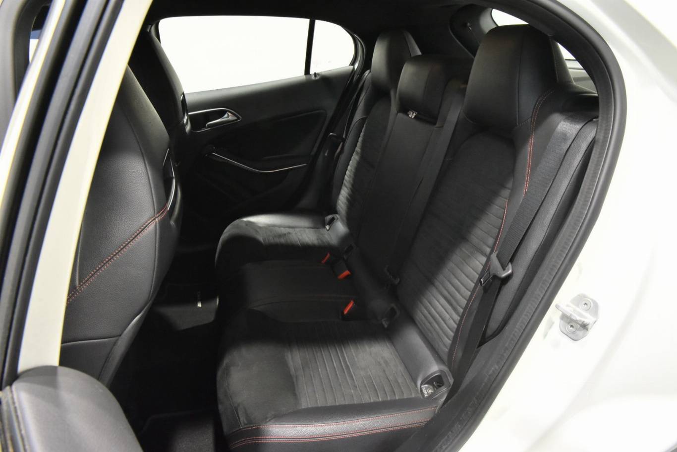 MERCEDES-BENZ GLA 200 18