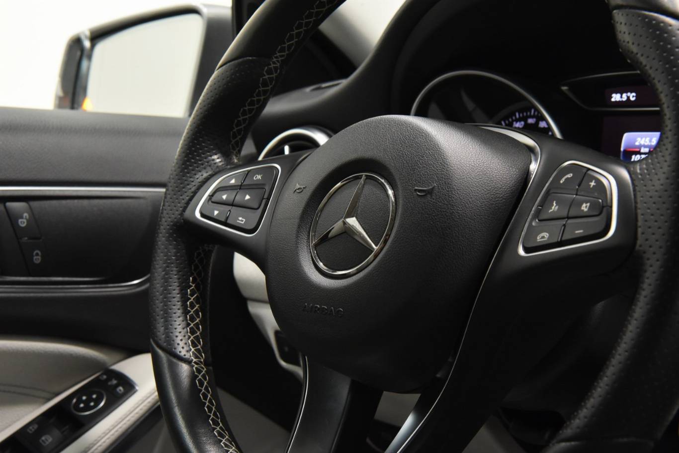 MERCEDES-BENZ A 200 43