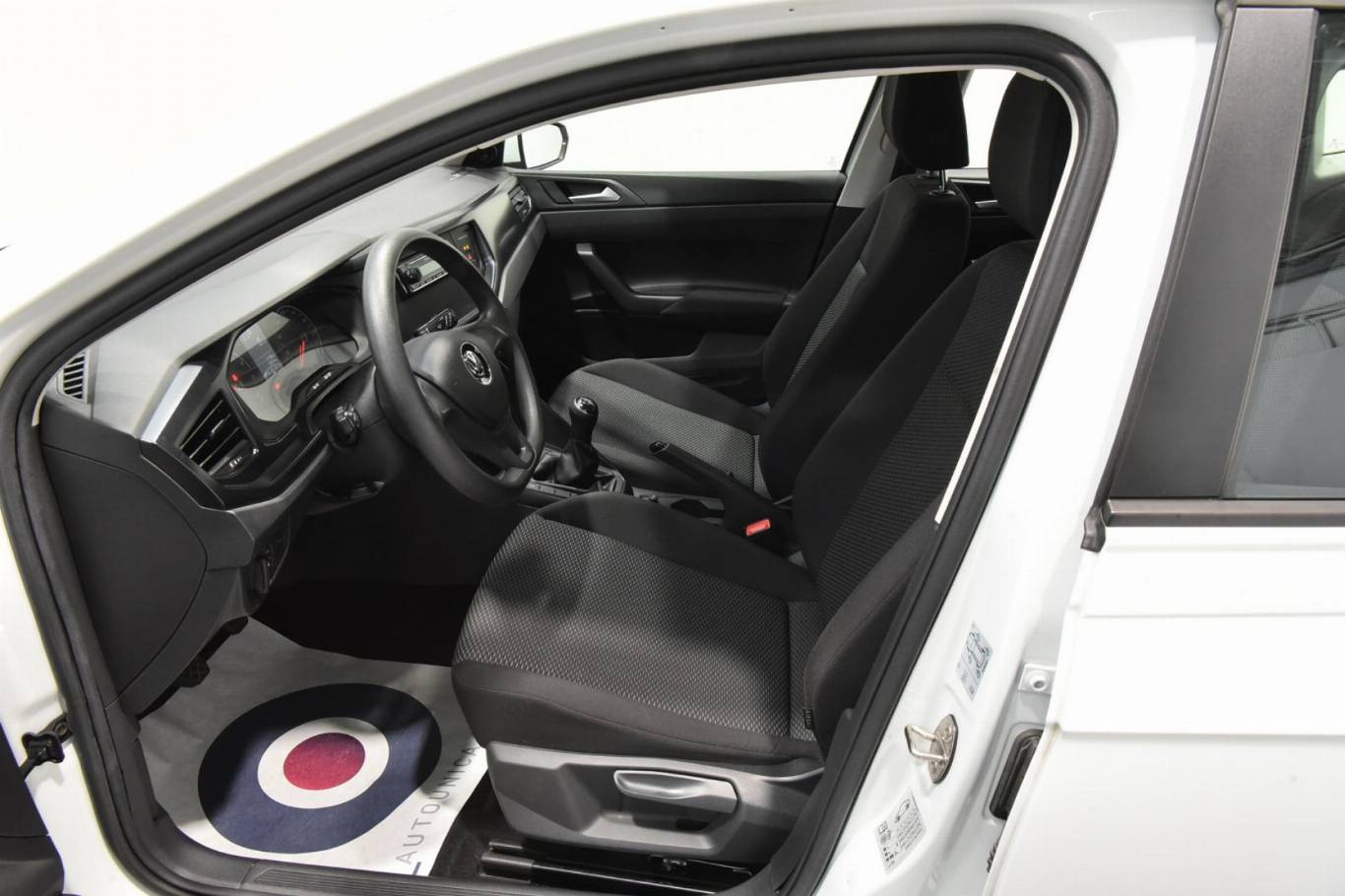 VOLKSWAGEN Polo 16