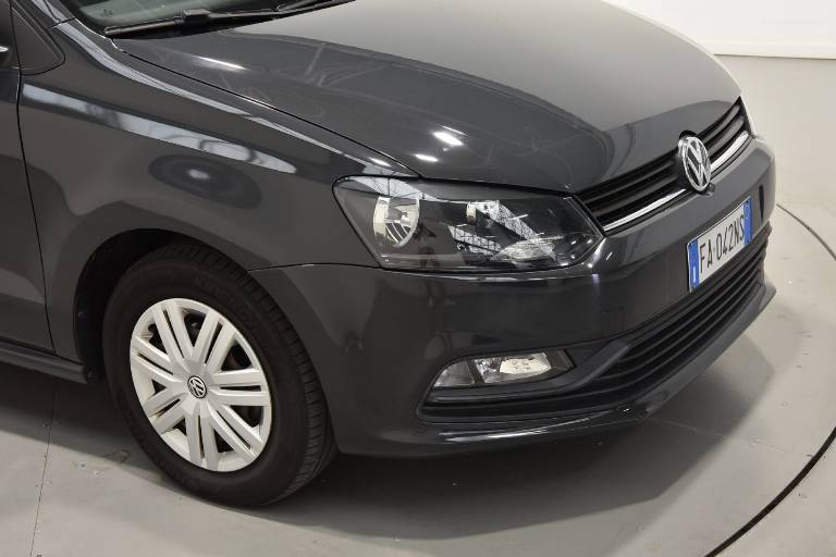 VOLKSWAGEN Polo 30