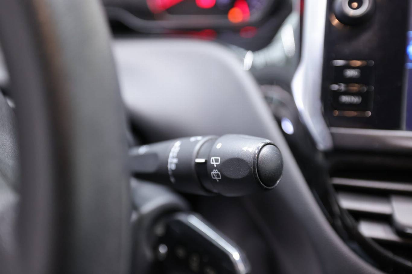 PEUGEOT 208 23