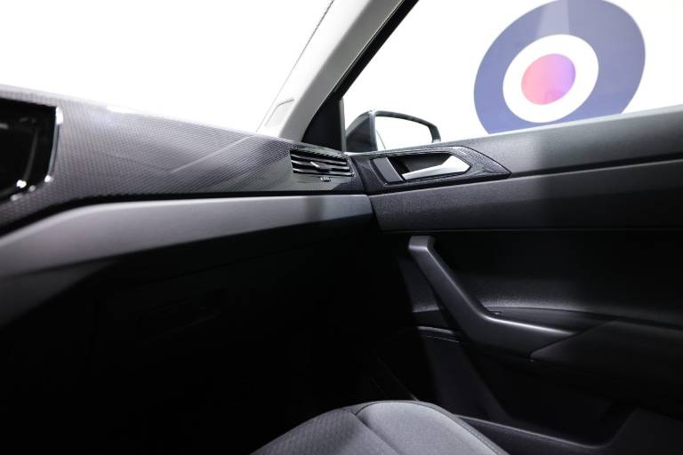 VOLKSWAGEN Polo 30