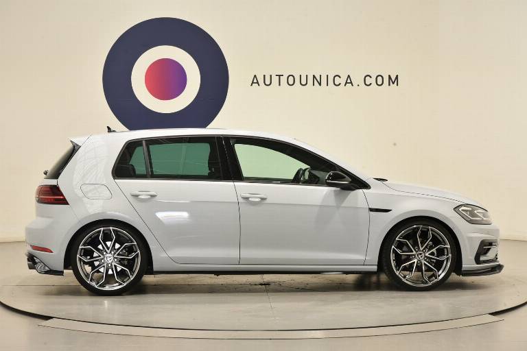 VOLKSWAGEN Golf 31
