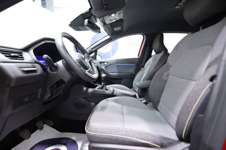 RENAULT Captur 19