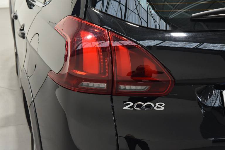 PEUGEOT 2008 19
