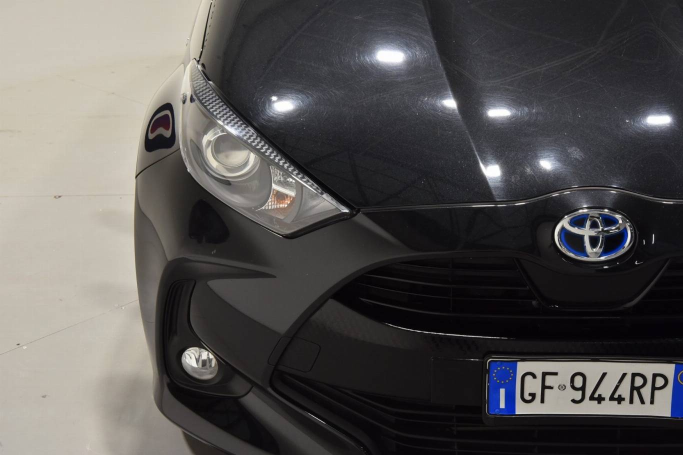 TOYOTA Yaris 9