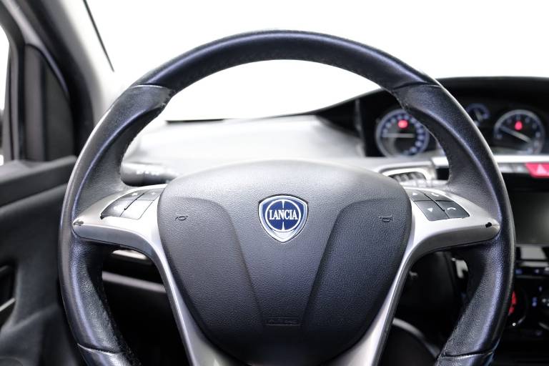 LANCIA Ypsilon 7