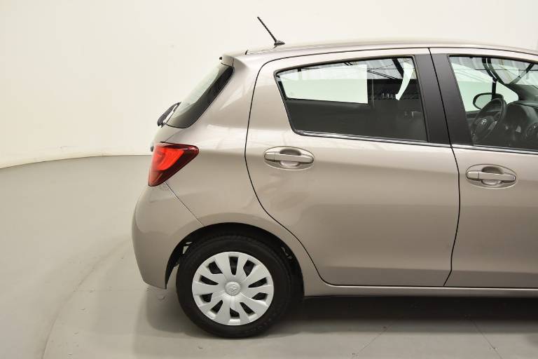 TOYOTA Yaris 48