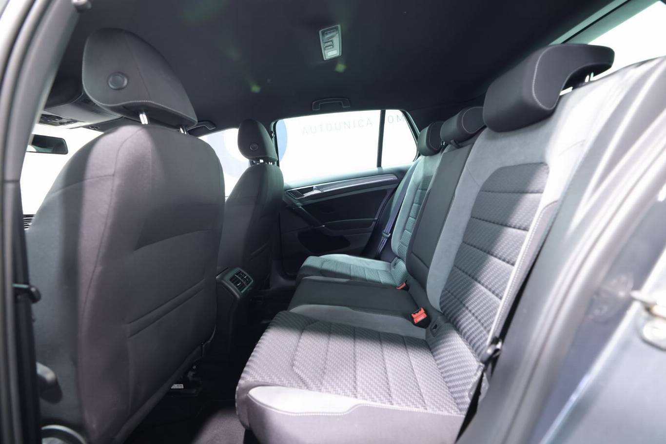 VOLKSWAGEN Golf 34