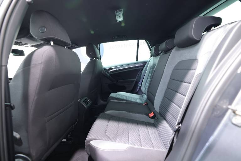 VOLKSWAGEN Golf 34