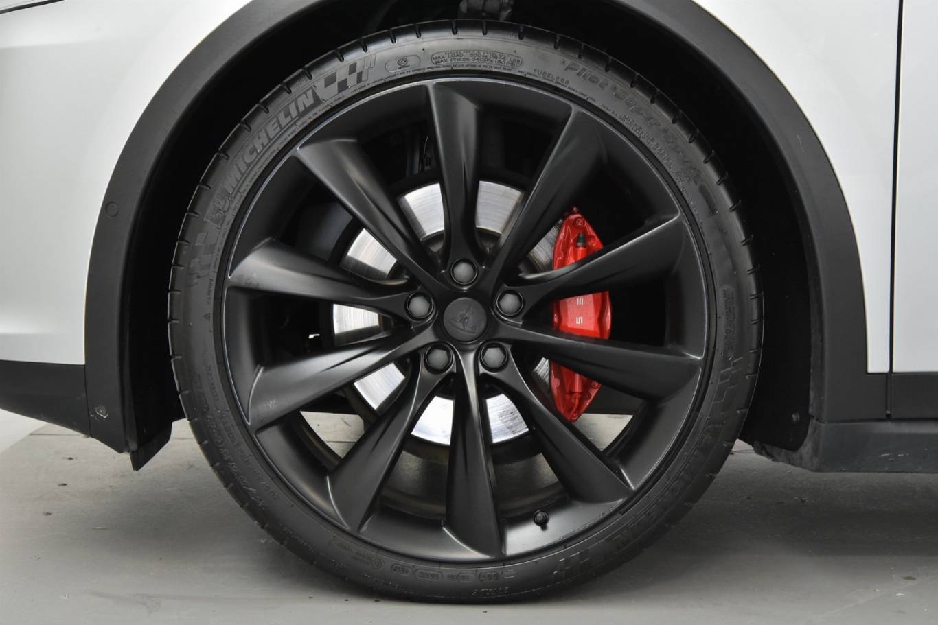 TESLA Model X 52